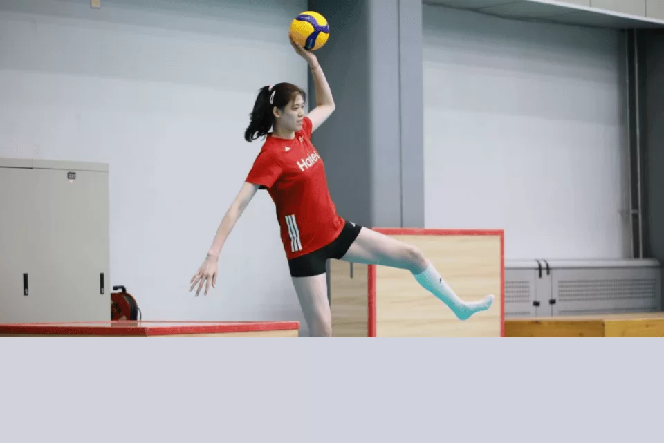 中国女排遇危机！吴梦洁李盈莹或双核缺席，亚锦赛直通奥运难了_季雨潇_进攻_个人